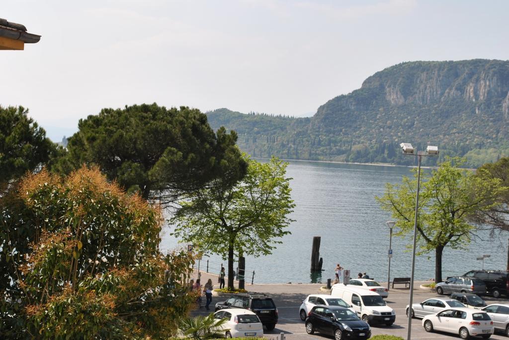 Albergo Alla Rocca Garda  Buitenkant foto