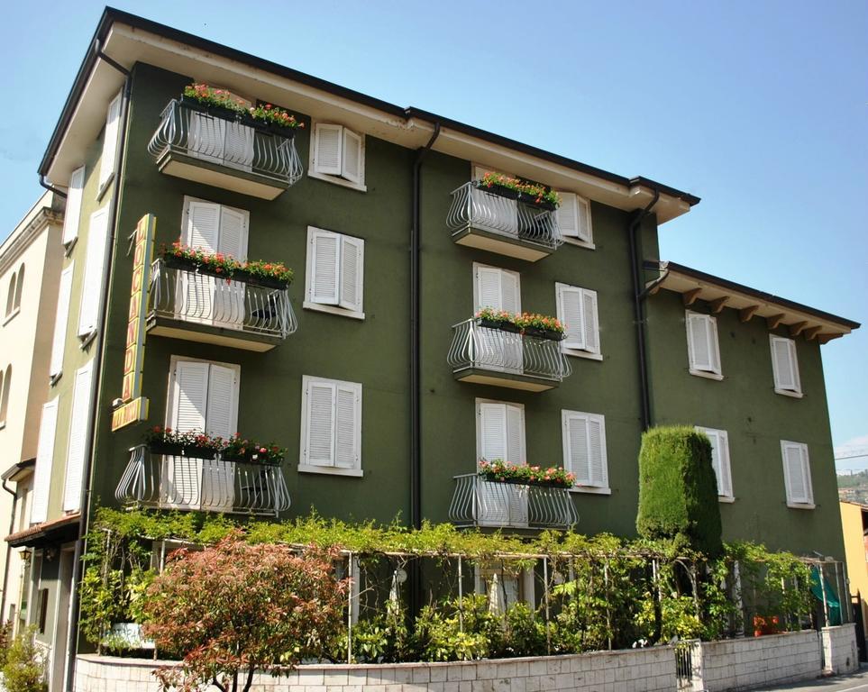 Albergo Alla Rocca Garda  Buitenkant foto