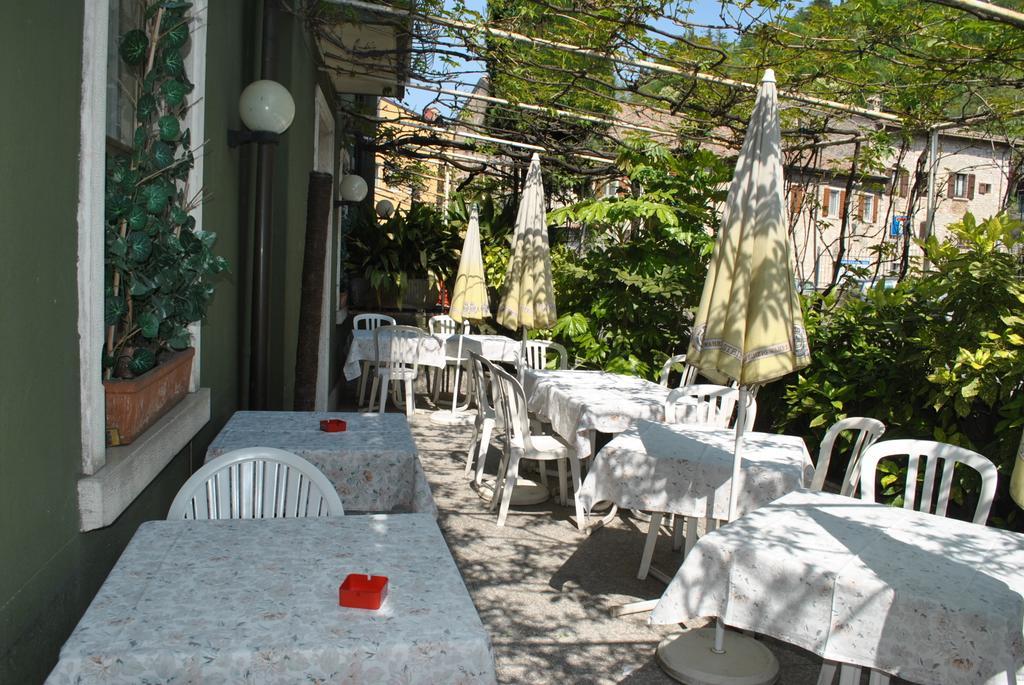 Albergo Alla Rocca Garda  Buitenkant foto