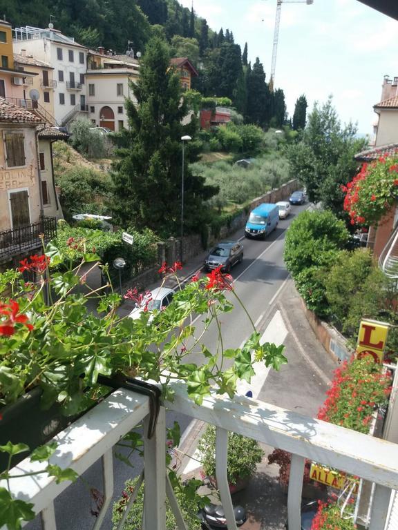 Albergo Alla Rocca Garda  Buitenkant foto