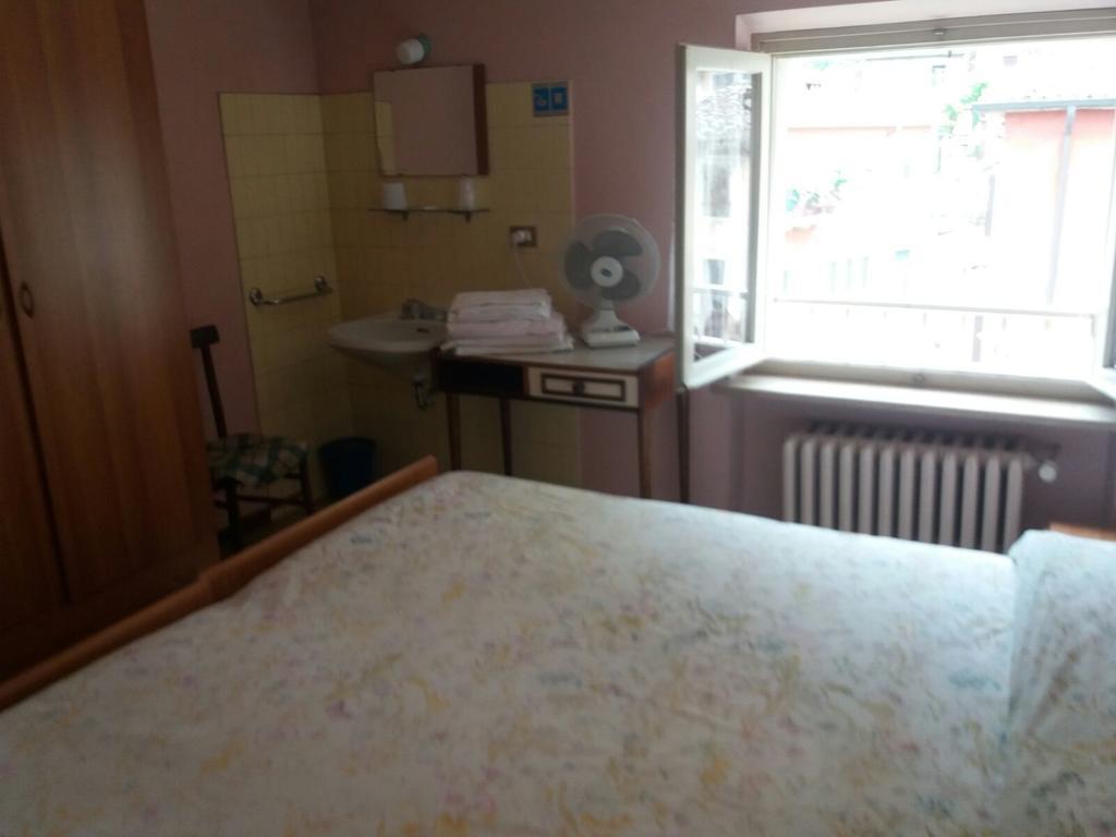 Albergo Alla Rocca Garda  Buitenkant foto